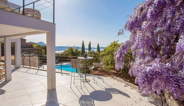 Superb 6 Bedroom Villa, Sea View, Swimming Pool & Pétanque, 5mn from the Beach