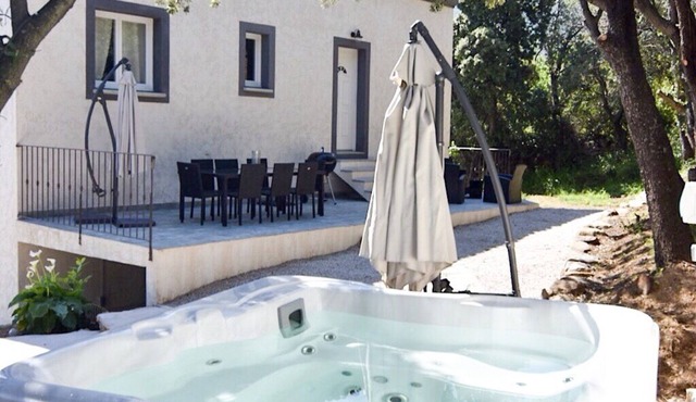 Superb luxury apartment heated pool jacuzzi boulodrome superb view