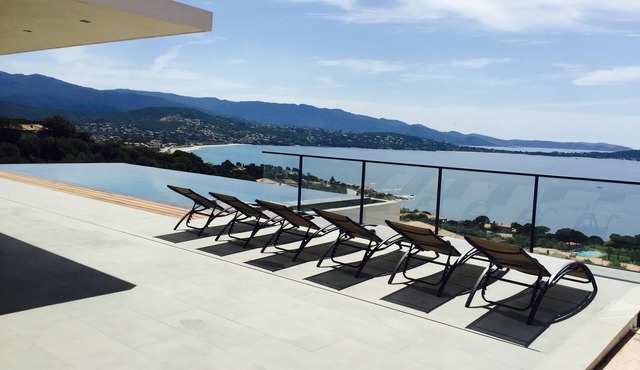 Superb villa of 300m2 with panoramic views of the gulf of Ajaccio.