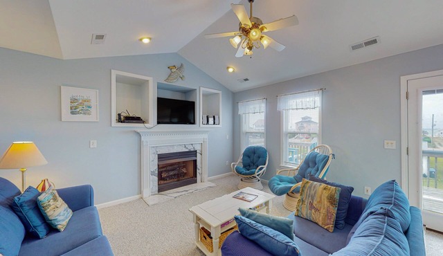 Surf City 4BR Close to Town with Hot Tub!