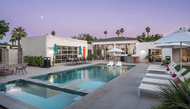 Swanky & Stylish Old Town Scottsdale Luxe Retreat