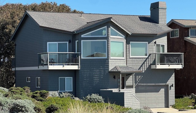 Sweeping ocean views! Perfect for families, steps to sand, ping pong, Pickleball