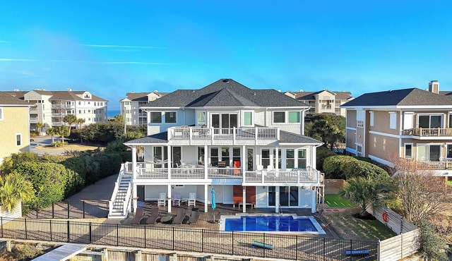 Sweet Shirl. A Spacious Sound Front Home with Private Pool!