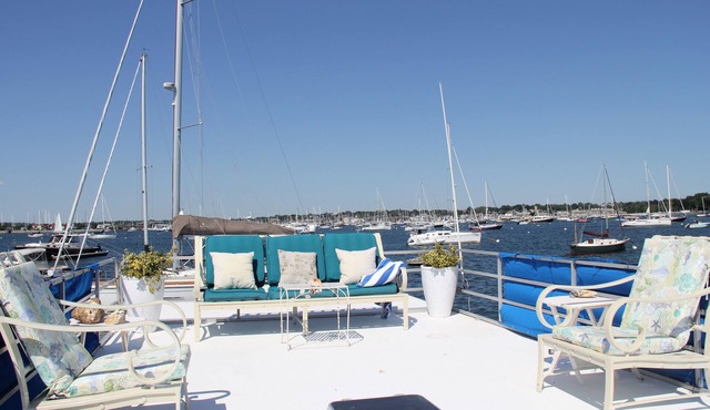 Sweet summer escape on Newport Harbor