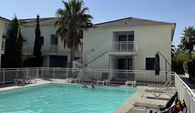 T2 apartment of 40m2 feet in the water + swimming pool