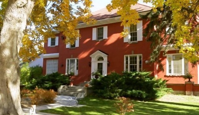 Tastefully Furnished Downtown Apartment In The Historic Wesley Building.
