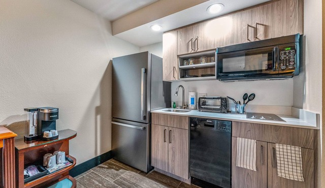 Tempe studio King Economy