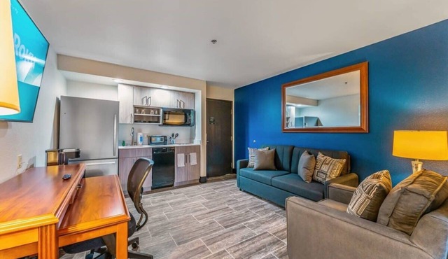 Tempe studio King Economy