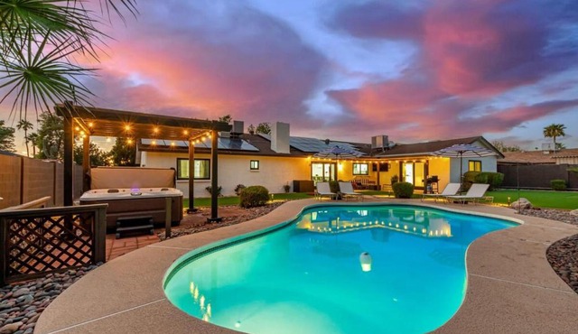 The Ace Scottsdale with Pool Hottub & Putting Green