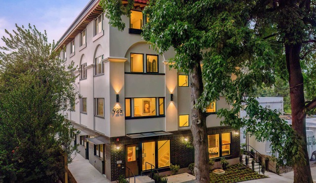 The Adelynn - 5BR Modern Luxury - Central Spot