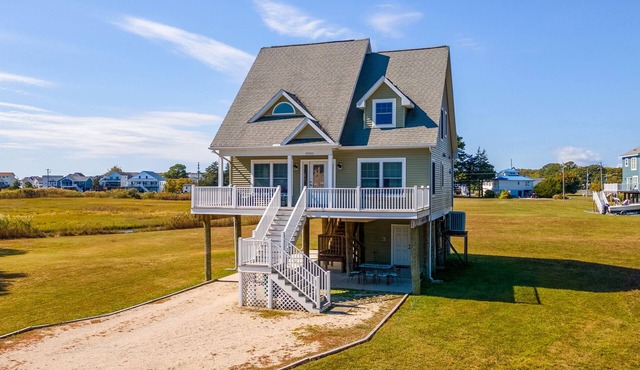 The Baywatch Bungalow by Seaside Vacations & Sales