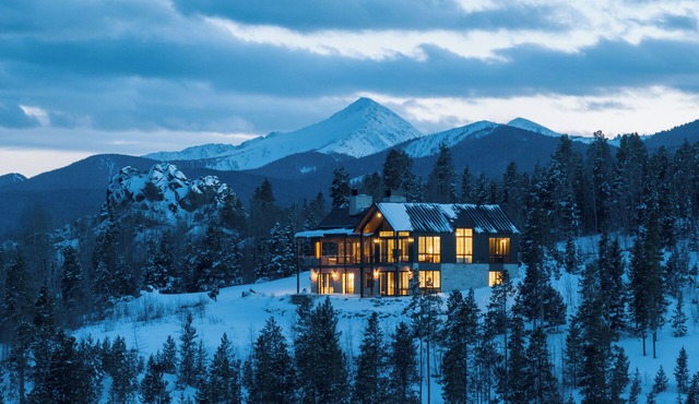 The best views in Grand County- luxury 4 bedroom chalet in Tabernash