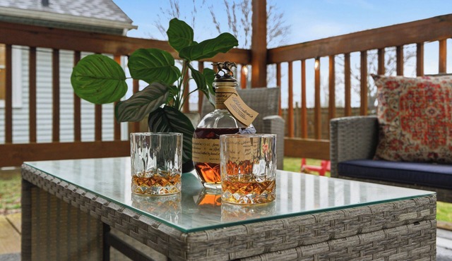 The Bourbon Trail Bungalow Ping Pong/Foosball/Bar/Firepit