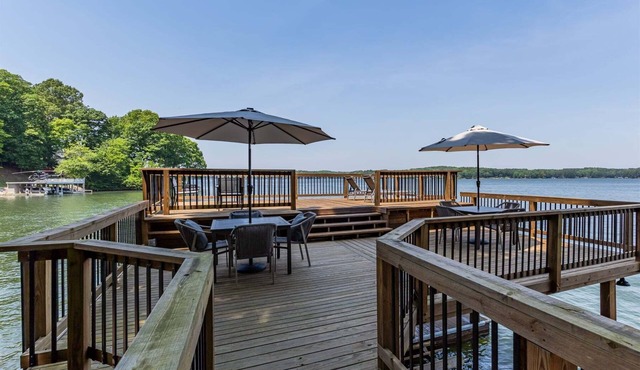 The Chateau at Ferncliff | Beautiful Main Lake Views