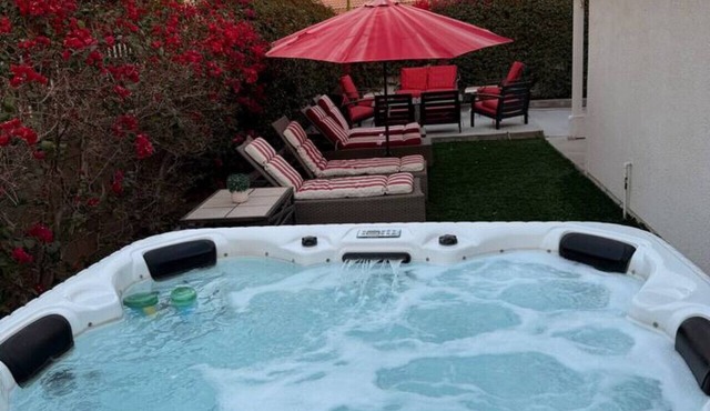 The Coachella Gem with Spa and Fire-pit sleeps 14
