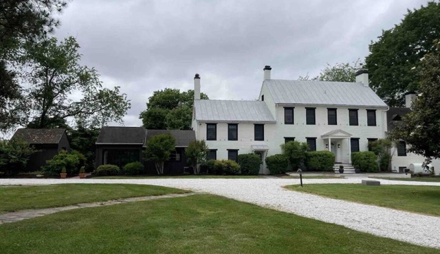 The Colonial Farmhouse with Private Boat Rental