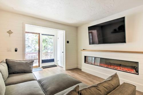 The Cottages: Ski-In/Out Retreat - Hike & Explore!