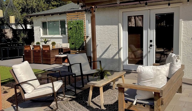 The Desert Farmhouse/Relaxing getaway close 2 everything Scottsdale and Tempe