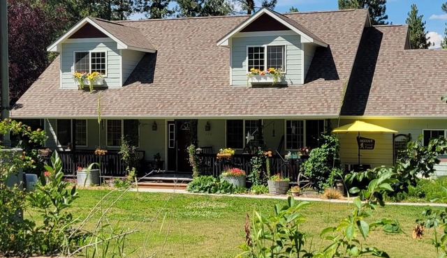 The Farmhouse In The Mountains- Front Porch