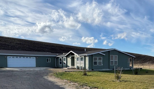The Farmhouse @ Link'd Hearts Ranch 3 BD/2 BA Home Great View, Tons of Upgrades