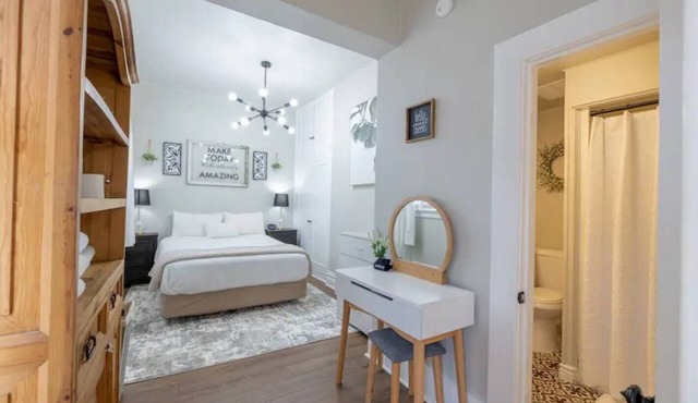 The Flat on 5th-walk to dt!