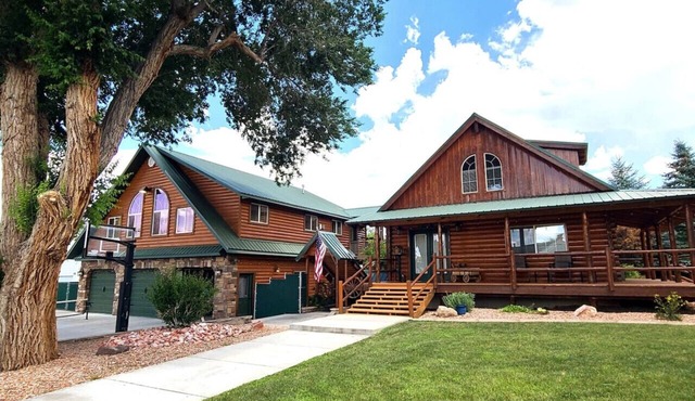 The Grand Circle Homestead & Retreat