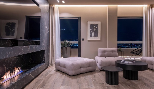 The HostMaster Skyline Tower View Suite