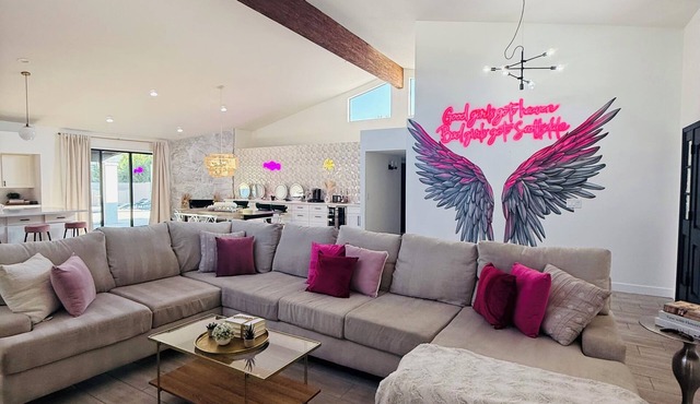 The Iconic Selfie in Scottsdale Home comes with Free VIP experience in Old Town!