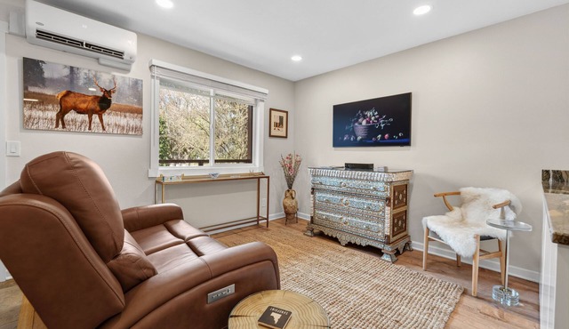 The Jewel Box - Fully Updated Downtown Condo w/ AC