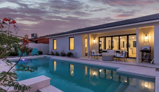 The Kingsley|Custom|Heated Pool|Chef Kitchen|Chess
