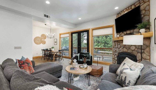 The Lazy Pines Lodge w/Pool Table & BBQ Grill