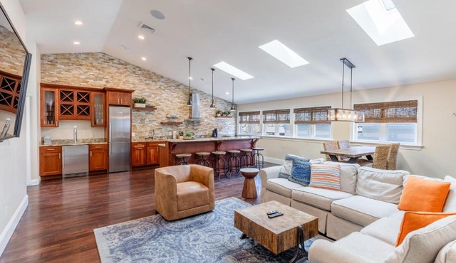 The Newport Lofts - 359 Thames Street