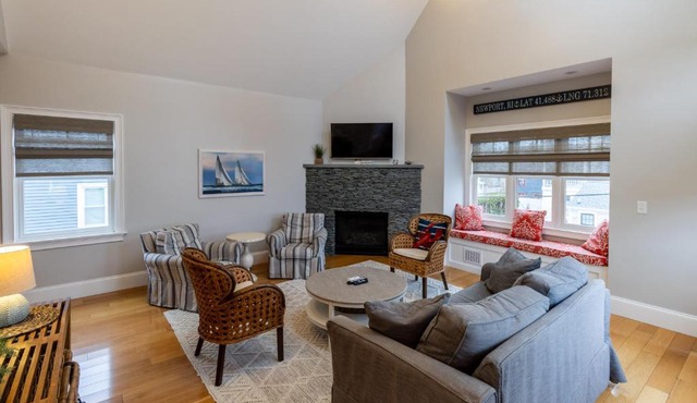 The Newport Lofts - 611 Thames Street