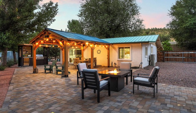 The RANCH - Creek - Fenced Dog Yard - 2 Acres - Hot Tub