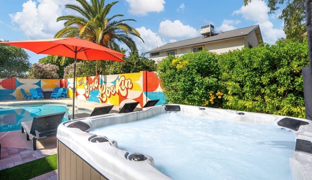 The Retro: Pool | Hot Tub | Basketball | Games