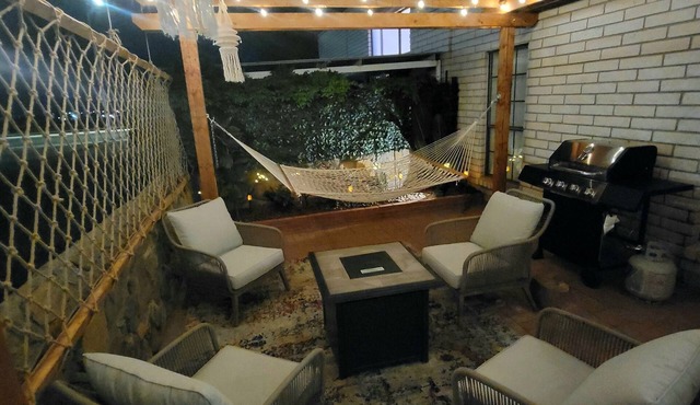 The Ritz serene spa sanctuary hot tub, mountain view, patio for the whole family