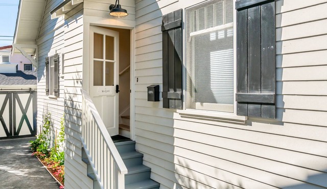 The Sea Captain's Loft - West Beach Charm