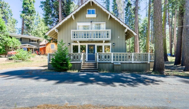The Shaver Cozy Cottage 5 Min to Downtown 10 Min to Lake 25 Min to China Peak