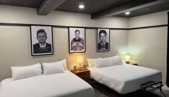 The Signature Room with 2 King Beds Ground Floor