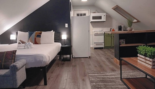 The Studio-Suite at Putnam Pike NEW APT Near PVD