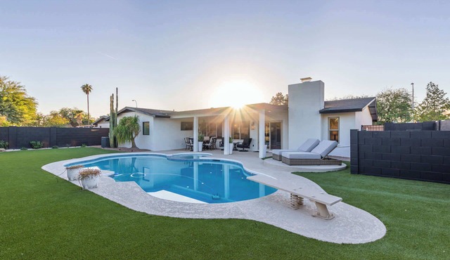 The Wentworth Luxe Retreat |Pool| Al-Fresco Living