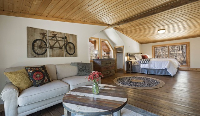 The Whitefish Trail Retreat - Incredible cabin with privacy close to Whitefish