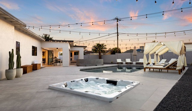 The Wilshire: New 7BD/5BA Luxury Villa Retreat [Heated Pool/Hot Tub Included]
