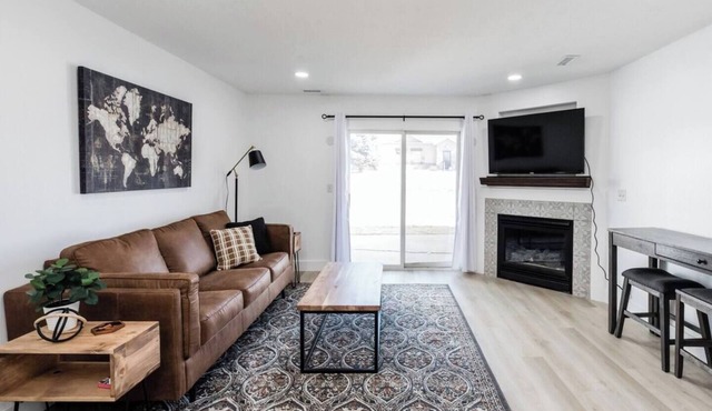 This condominium is a 2 bedroom(s), 1 bathrooms, located in North Logan, UT.