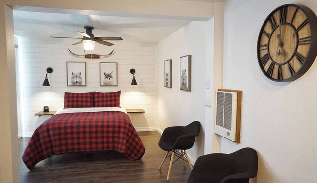 This fourplex is a 1 bedroom(s), 1 bathrooms, located in Shaver Lake, CA.
