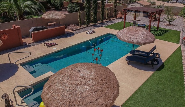 THIS IS WHAT I'M TALKING ABOUT!!! 3BEDROOM, 2BATH, HEATED POOL- additional fee