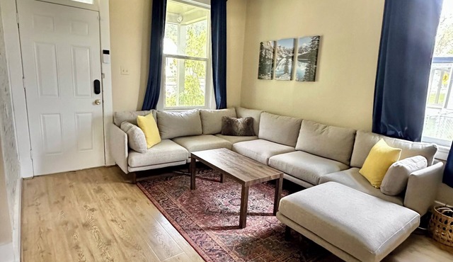 Three bedroom home, concerts, fishing & outdoors!