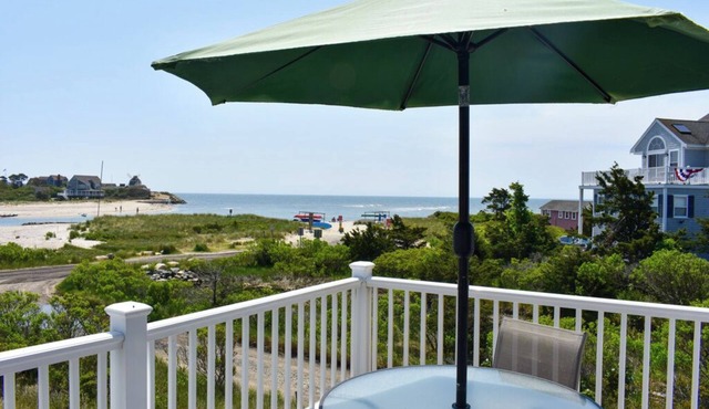Three bedroom sleeping 6 just 150 steps to South Village Beach