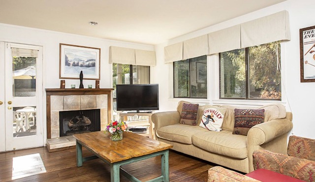 Three Bedroom Three Beds Village Condo w/Pool Access & Village Trails