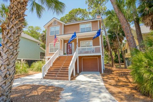Three Bedrooms - Golf Cart and Amenity Cards Available